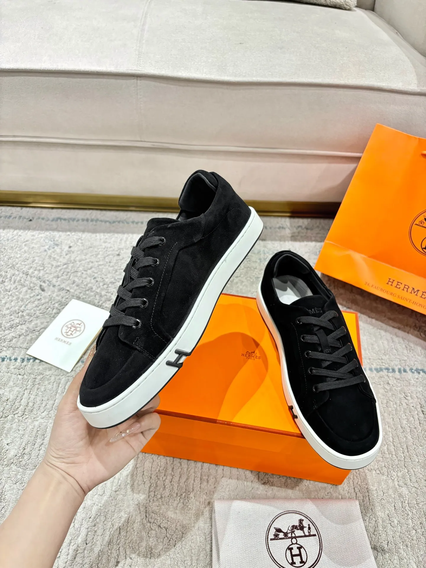 Factory direct sales p640🐘🐘Women's shoes Women's clothing Men's ➕10 Hermes·Hermès 2025ss new Lucky series men's leather loafers casual sports shoes for women Top version 🔝Original purchase, development and production👍🏻 This Hermès sports shoe is made of calfskin and suede goatskin, with iconic "H" details on the side, creating a dynamic and fashionable style. 💘 💜Material: original imported first-layer cowhide 💛Inner lining: original customized soft sheepskin 💚Sole: original molded non-slip TPU outsole ❤️Sole thickness: about 2.5cm 🤍Number of yards: 35-45👣 (40 for women and 45 for men, custom-made and non-refundable